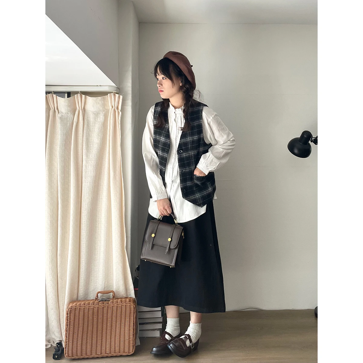 

Ретро-жилет с цветочным принтом в художественном стиле, женский, весенний, свободный, универсальный, нейтральный, для повседневной носки, бренд SPZOO, с V-образным вырезом, однотонный.