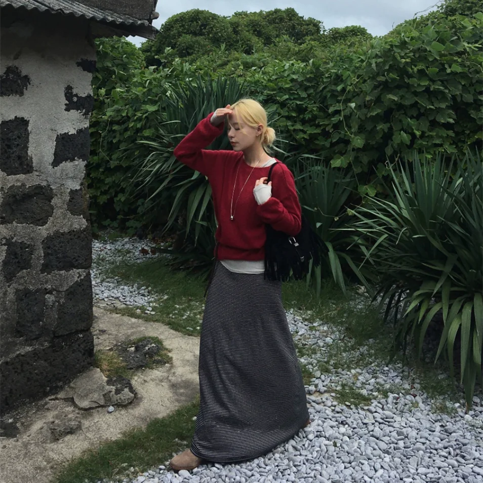 Set Sweater Rajut Tipis dengan Rok Panjang Bergaris dan Tali Serut, Model Santai, Gaya Musim Gugur untuk Wanita
