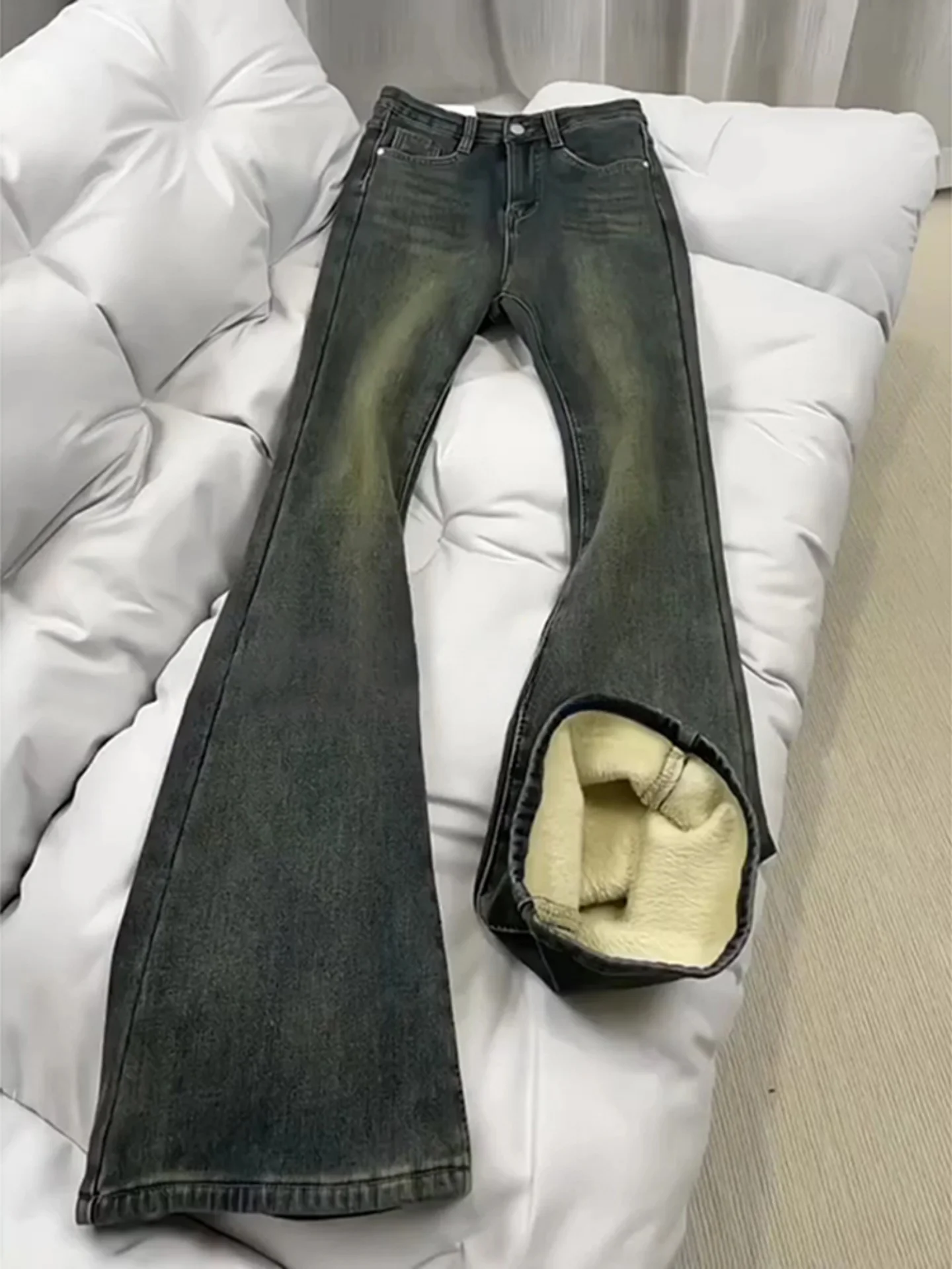 Retro fleece uitlopende jeans voor dames 2025, winter nieuwe dikke denimbroek met hoge taille, trendy veelzijdige casual broek met gesp