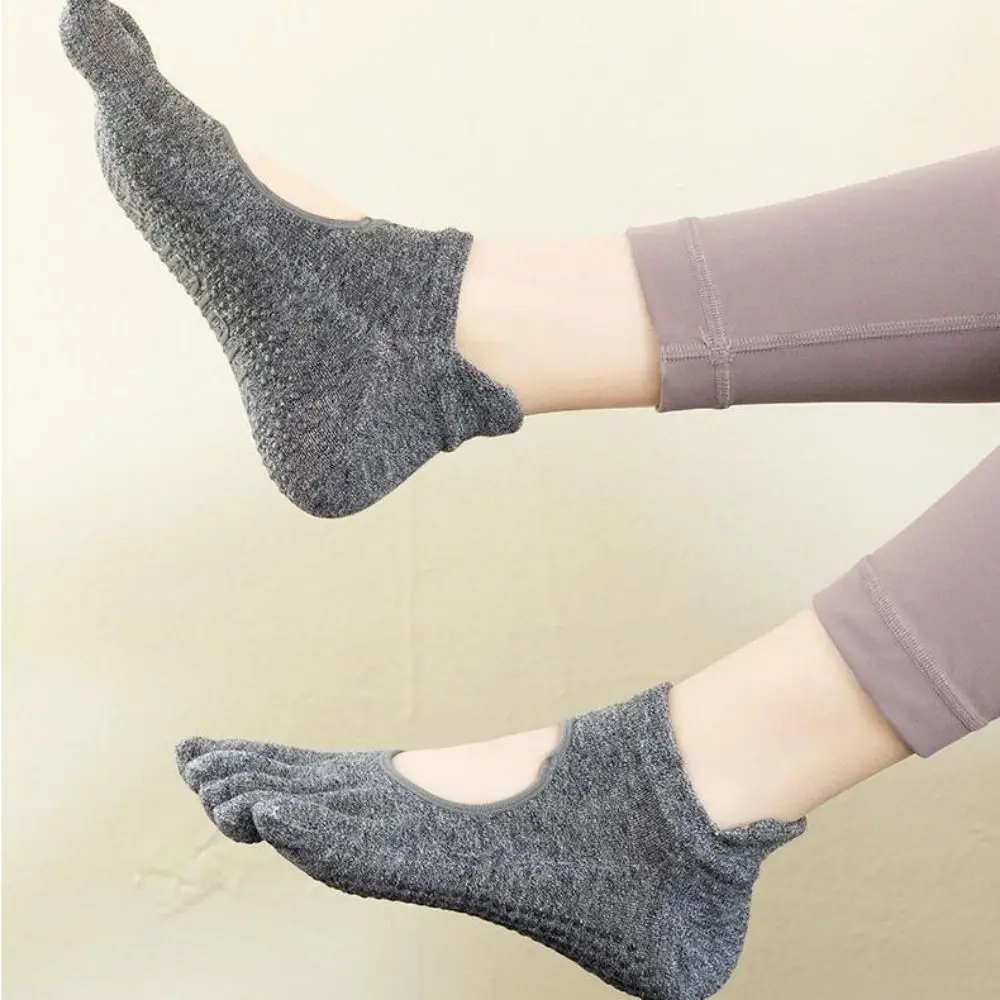 1 Pair High Quality Anti-slip Yoga Pilates Socks Split Toe Solid Sport Socks Cotton with Grip Five-finger Socks Fitness Gym