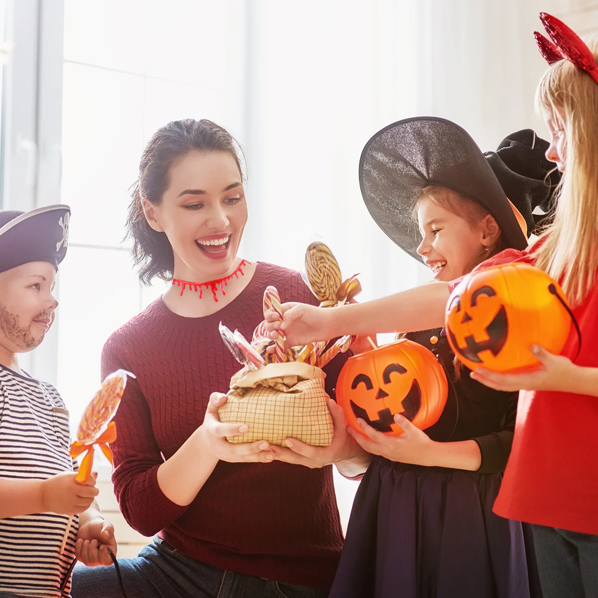 

3Pcs Simulation Blood Necklace Creative Dripping Halloween Costume Scary Bloodstain Necklace Party Accessory Scary Blood Choker