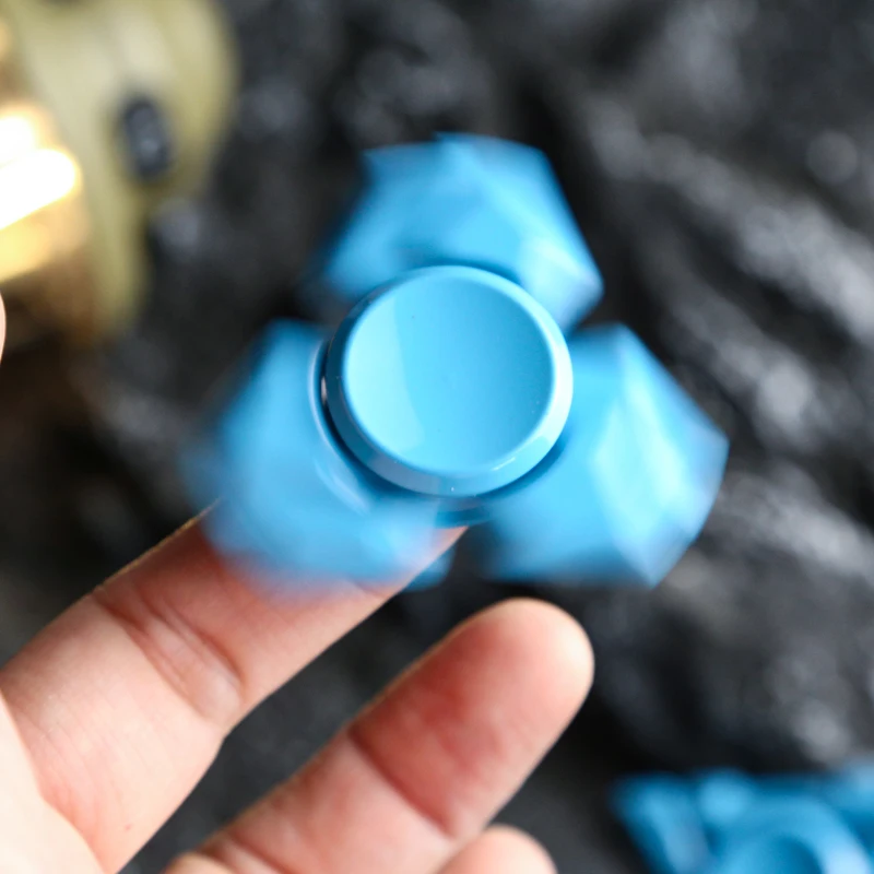 ステンレス鋼指先ハンドスピナーデスクトップおもちゃ ADHD 不安ストレスおもちゃオフィスデスクおもちゃフィジェットスピナー大人のギフト用