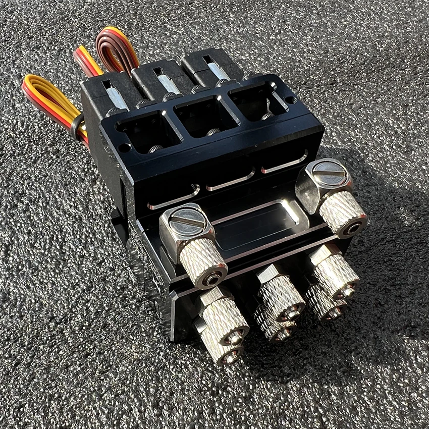 RC Model Hydraulic Valve 3-way Hydraulic Directional Valve Excavator Hydraulic Steering Valve Forklift Hydraulic Control Valve