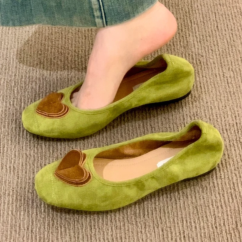

Fashion Heart Shaped Decoration Mary Jane Shoes Women Retro Faux Suede Flats Comfortable Soft Sole Shallow Brand Designer Shoes