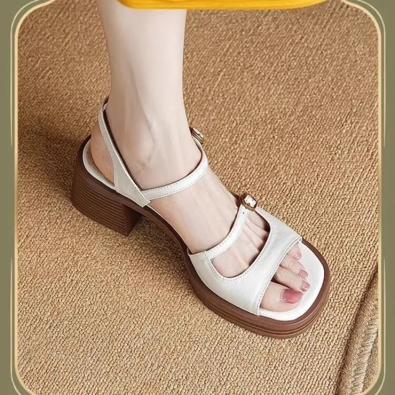 Sandálias de sola grossa para mulheres, salto alto quadrado, rebanho de moda plataforma, bombas de rebites casuais peep toe, sapatos femininos elegantes, verão