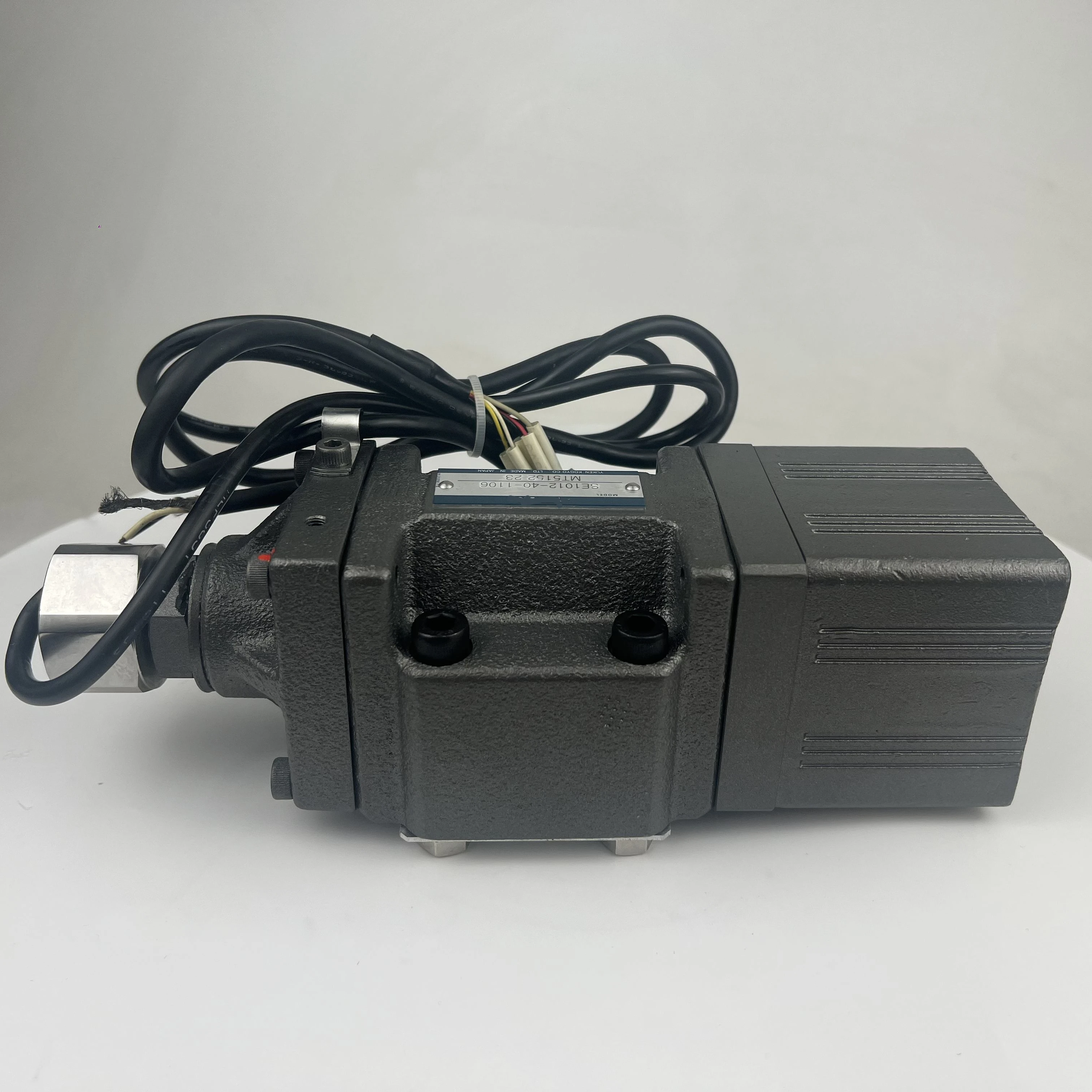 

Punch Servo Valve SE1012-40-1106 Fast Valve SE1013-ET-1301 SE1013-ET-1301 SE1012-40-1107 SE1012-04-11 Valve