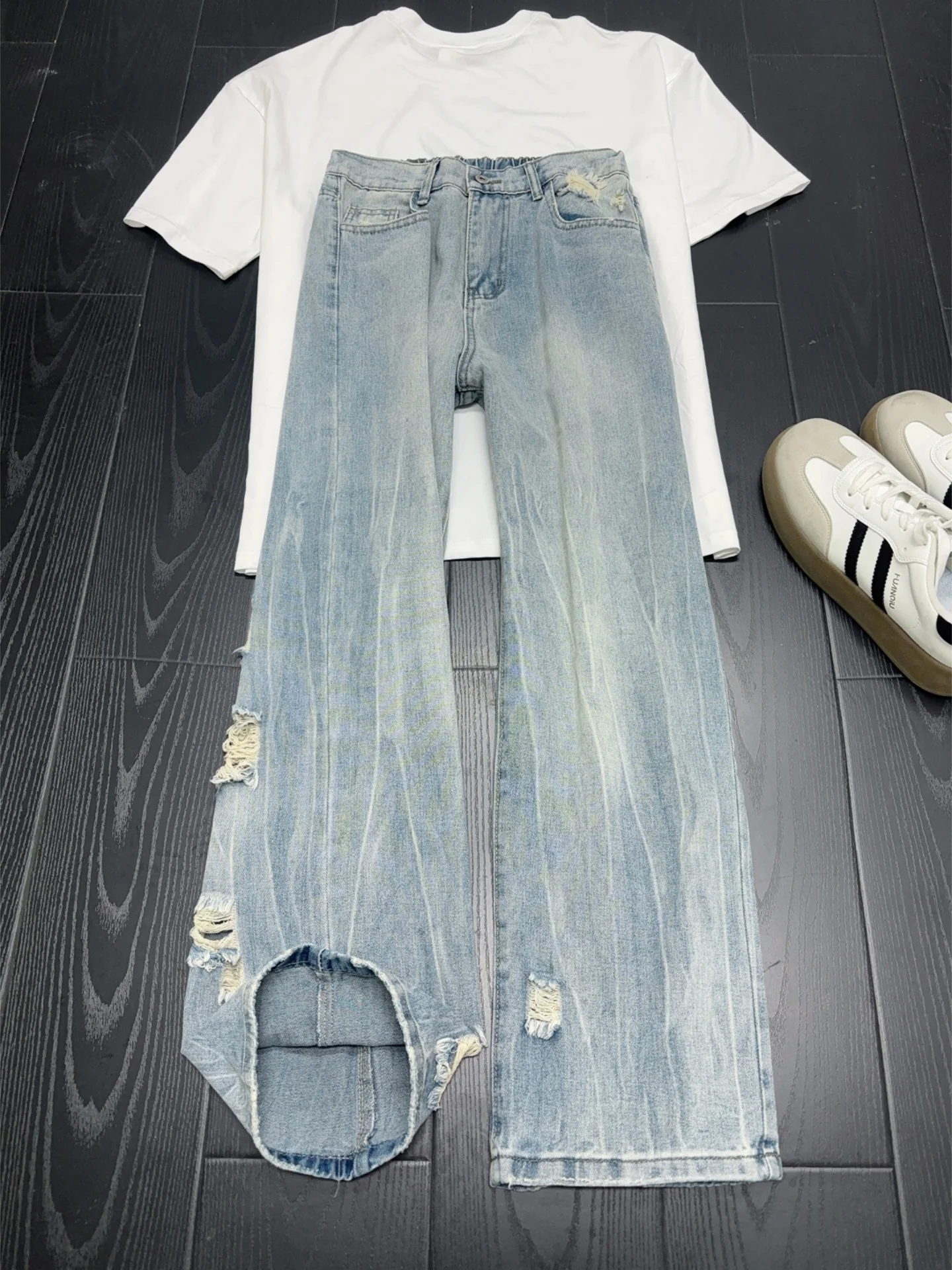 

Men's Straight Leg Loose Fit Jeans with Hole Design American High Street Cleanfit Pants Thunder Pattern Wide Leg Trousers