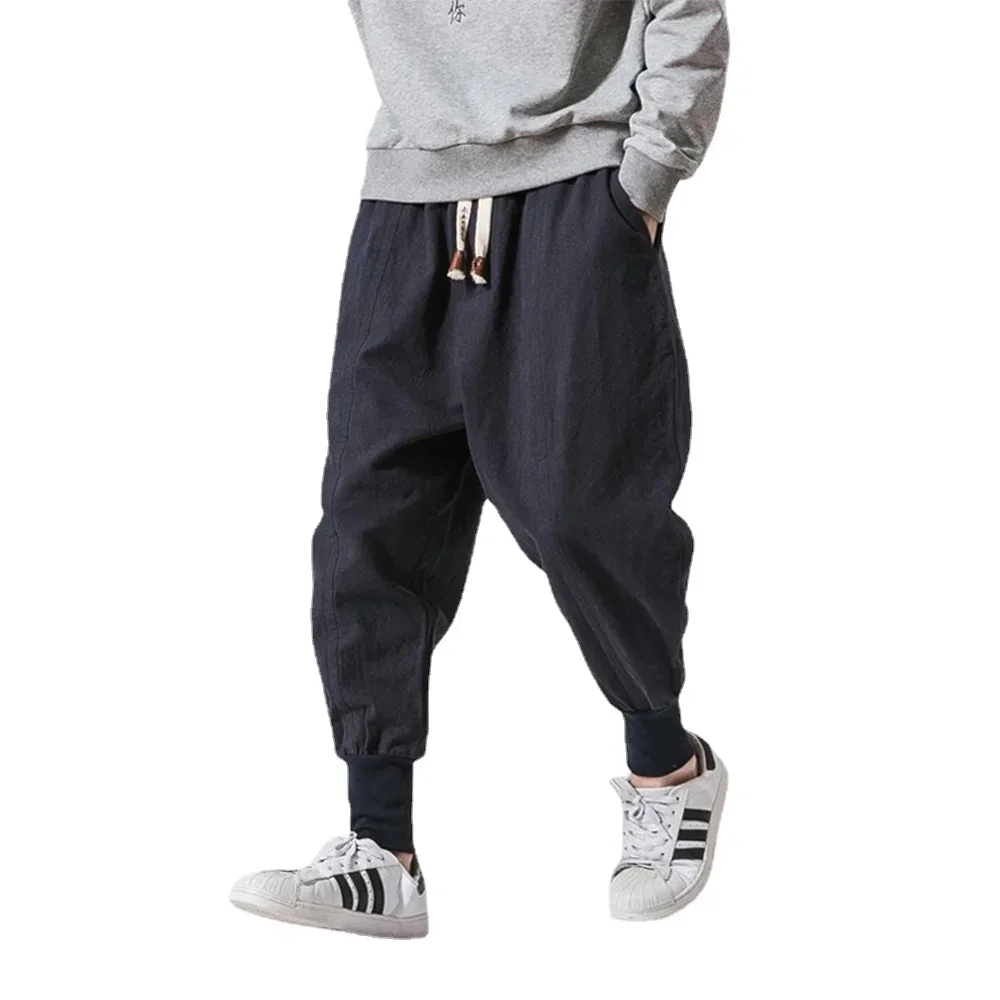 Pantaloni stile harem in cotone e lino da uomo tinta unita elastico in vita streetwear pantaloni 2024 nuovi pantaloni larghi con cavallo basso pantaloni casual da uomo