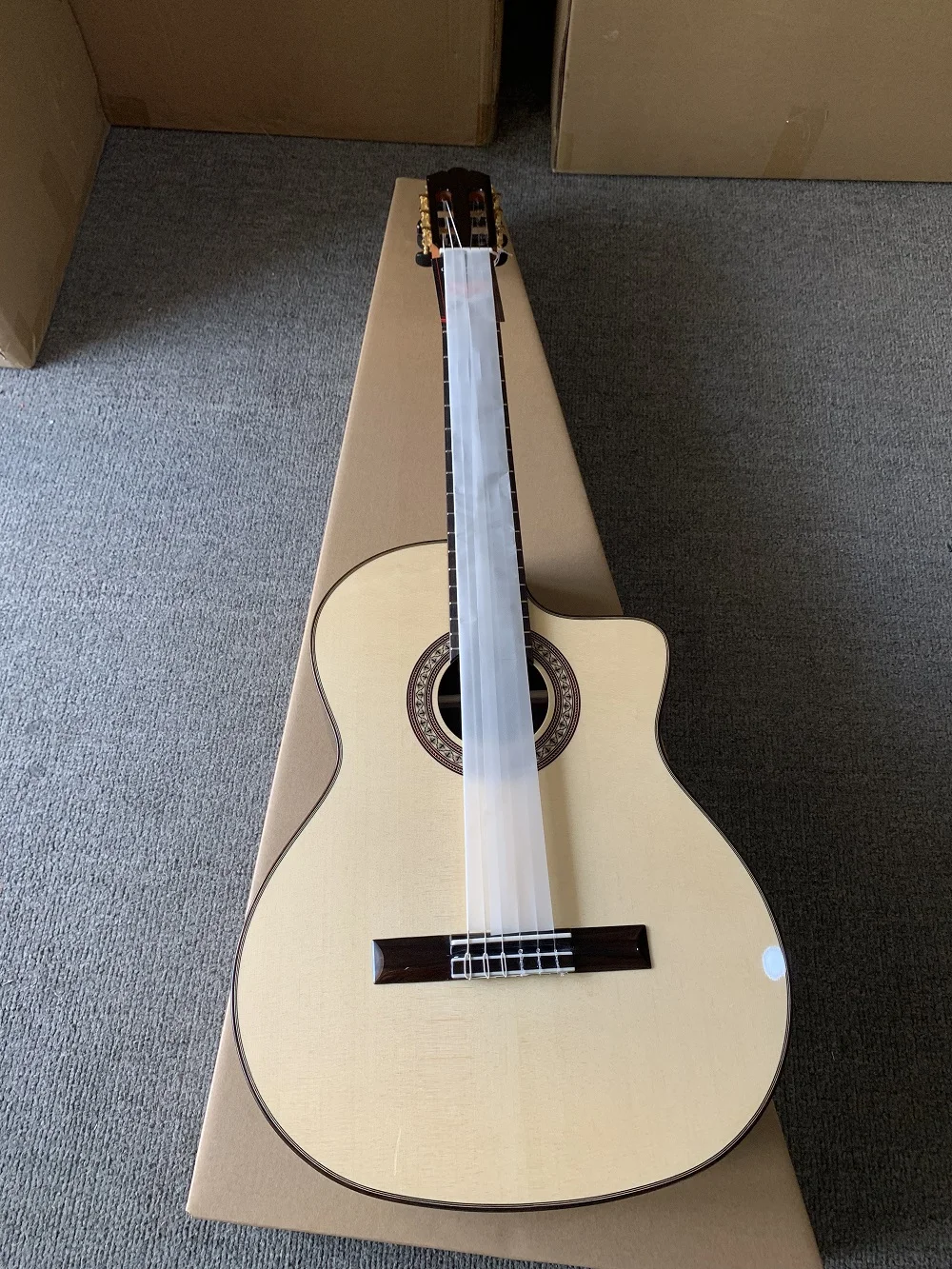 NEW Cutaway 39inch Electric Spanish guitar,VENDIMIA Solid Cedar/Rosewood,Classical guitar With pickup,650mm,52mm nut,AC50