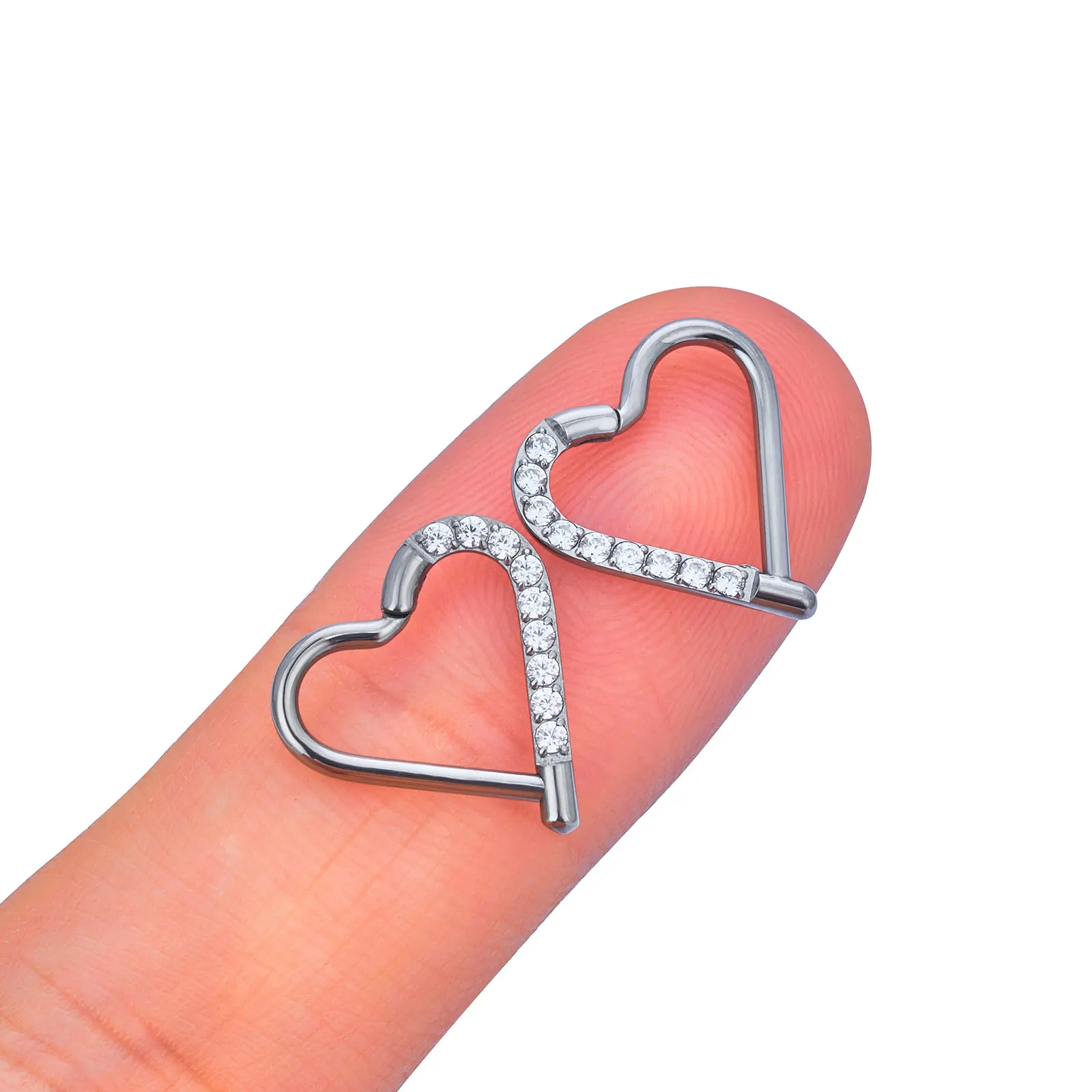 ASTM F136 قرط تيتانيوم حلزوني على شكل قلب للنساء ، طوق ثقب دايث ، غضروف 16 جرام ، حلقات ترانموس ، مجوهرات طوق مفصلي ، 1: 10000