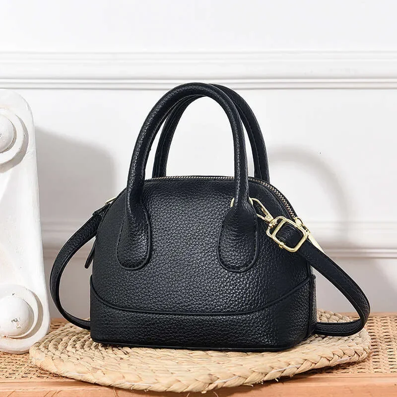 

Designer Bag Crossbody 2025 New High-End Large Capacity Handbag Niche Shoulder Versat
