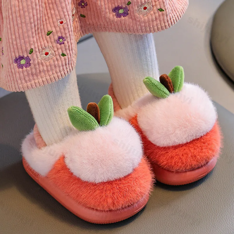 

Зимняя детская хлопковая обувь, коллекция 2024, плюшевые хлопковые тапочки для мальчиков и девочек, удобная нескользящая домашняя теплая морозостойкая обувь с героями мультфильмов