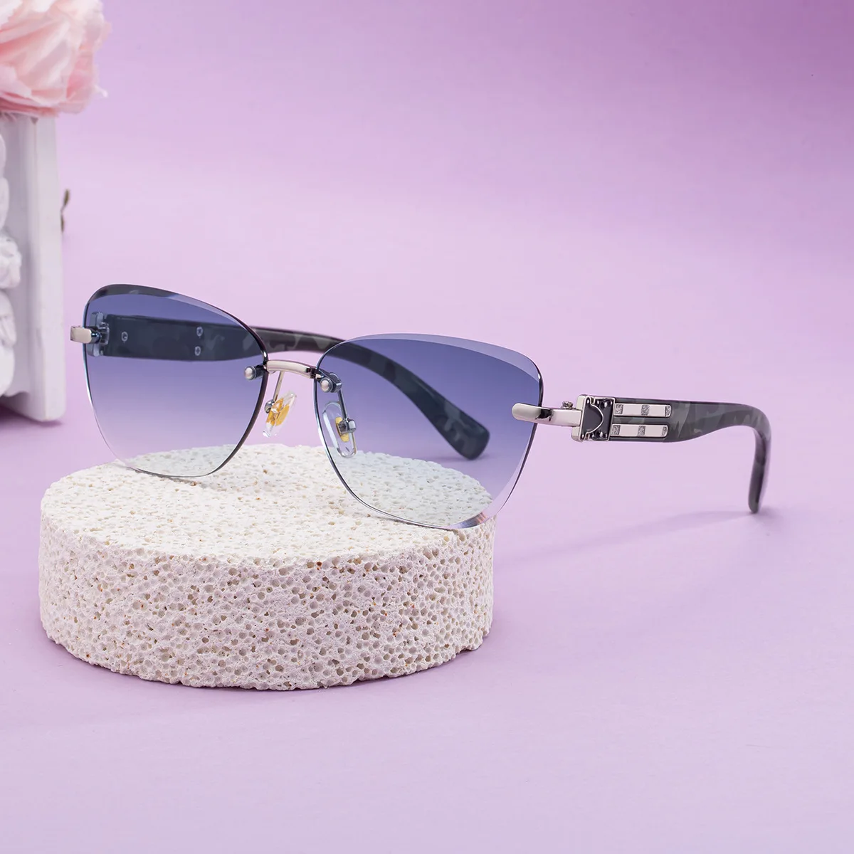 Retro Y2K Cat Eye Polarized Sunglasses UV400 Protection Lightweight FEISEDY Retro Oval Cat Eye Sunglasses for Women 90s Narrow  main image 2