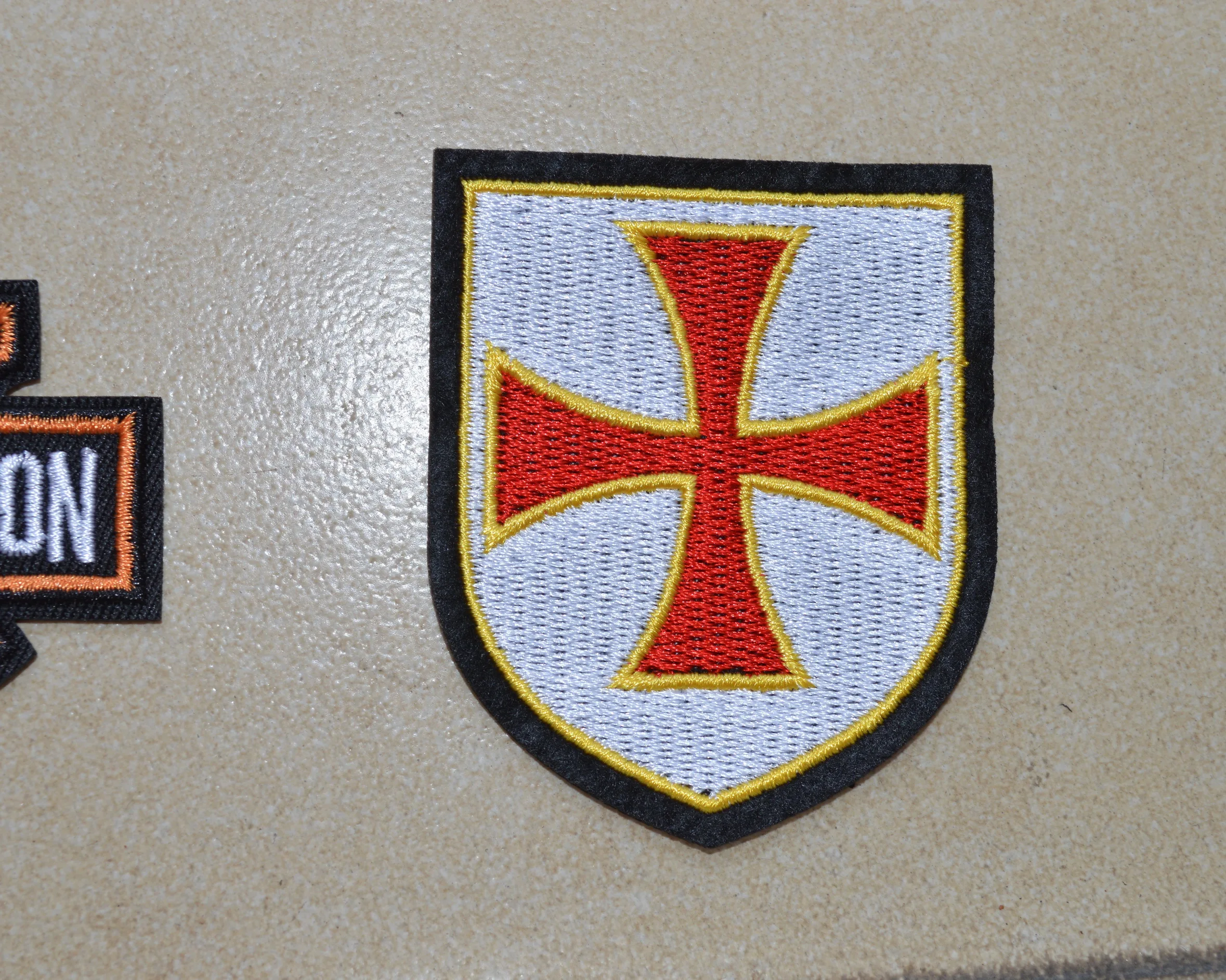 

1x CROSS CHRIST KNIGHTS TEMPLAR SHIELD Red White Yellow CHRISTIAN Logo ワッペン Iron on PATCH Embroidery Sewing thermocollan