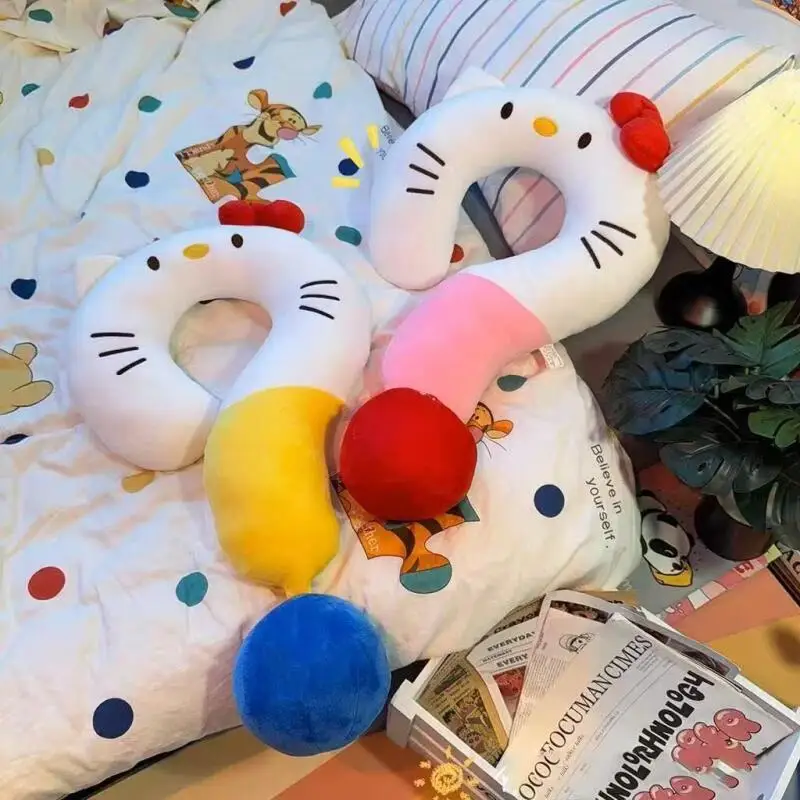 หมอนอิงรูปตัว U ลายการ์ตูนคิตตี้น่ารัก สไตล์คาวาอี้ ใช้เป็นหมอนอิง ของเล่นตุ๊กตา หมอนตกแต่งโซฟา หรือหมอนงีบหลับ