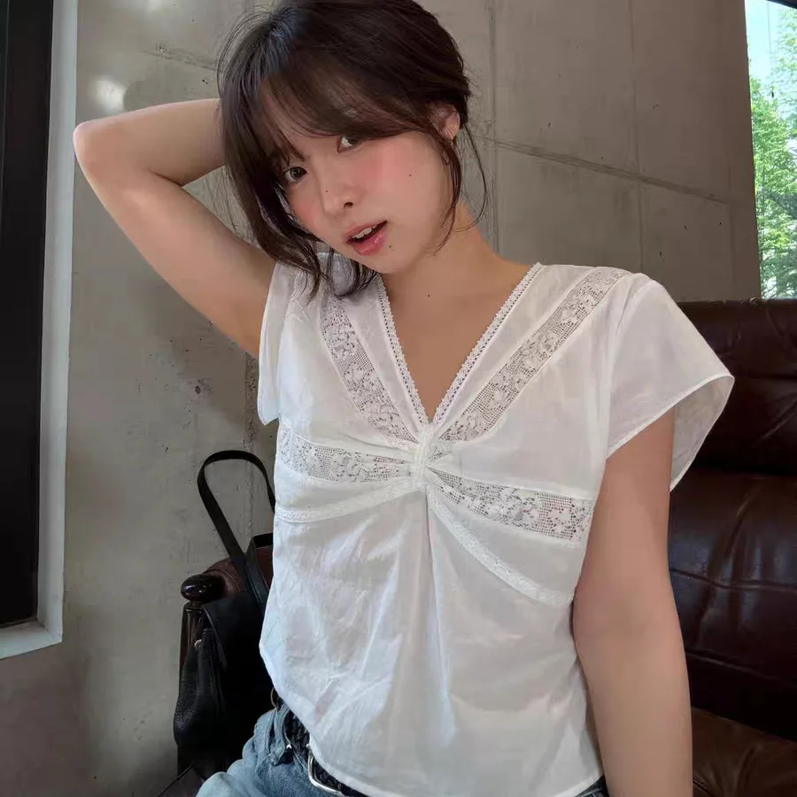 

Slim Fit Lace Patchwork Short Sleeve V-Neck Shirt Women's Korean Style Breathable Moisture Wicking Fashionable Top