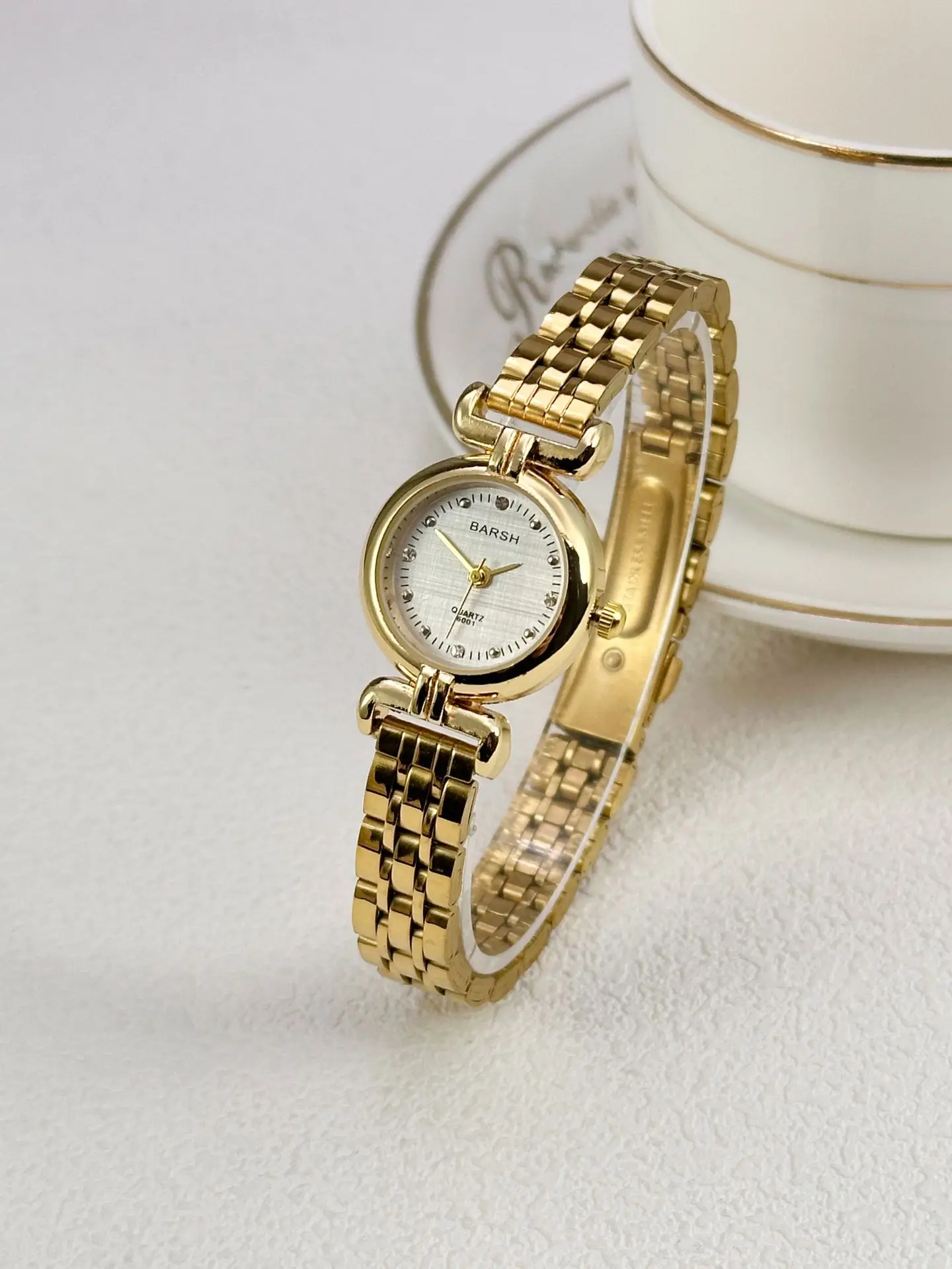 High end Gold Women's Watch Steel Strip Antique Style Small Gold Watch Simple Ladies Fashion Quartz Watches Gift