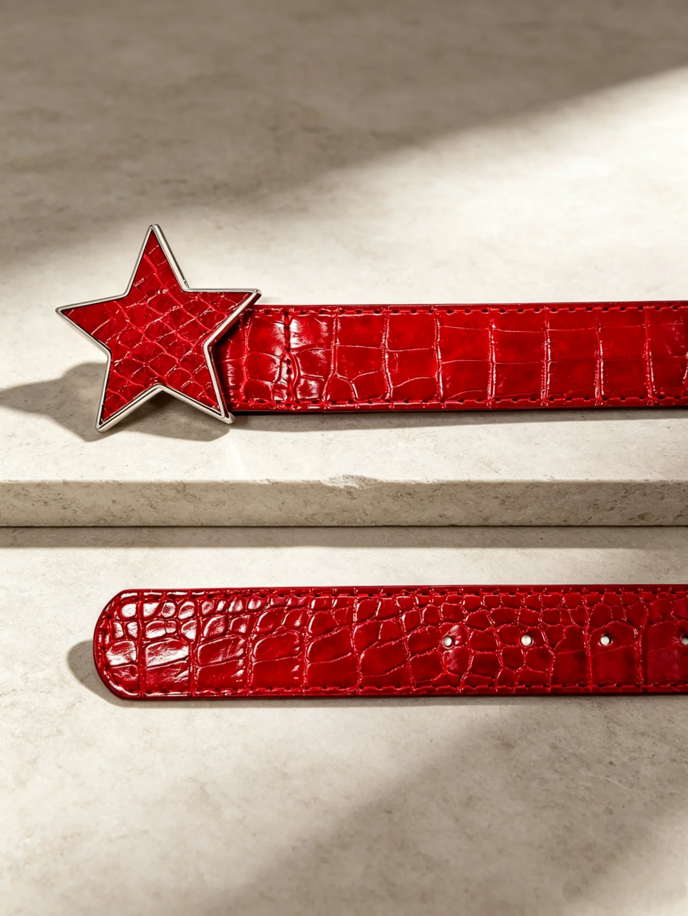 Red Crocodile Texture Star Buckle Belt Croc Embossed Leather Waist Belt Statement Fashion Streetwear Belt