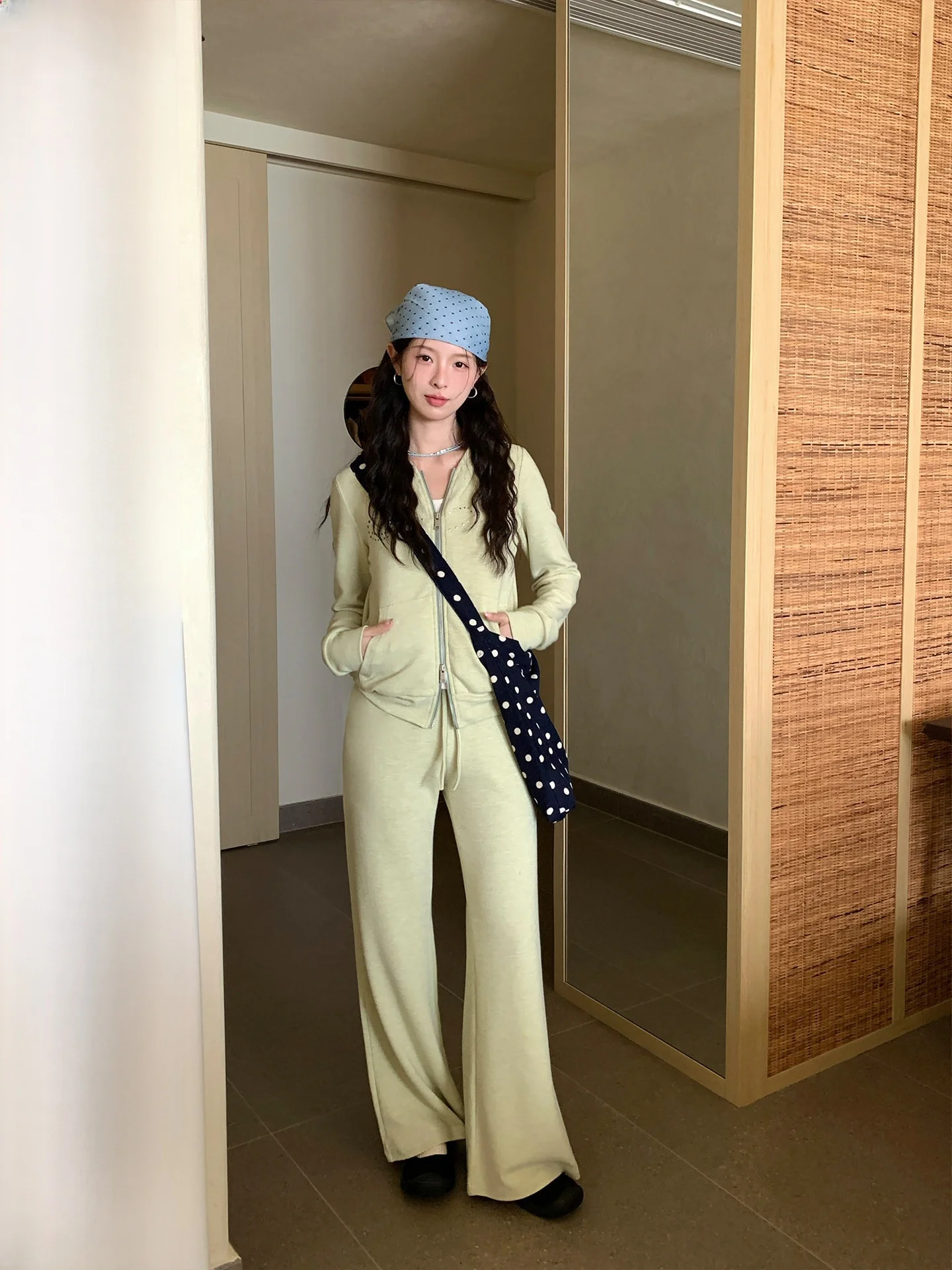 

COK 2026 Spring New Early Faionable Korean Sle Commute Hat Hoodie Set Women's Sequin aphic Print Long Sve Zipper S...