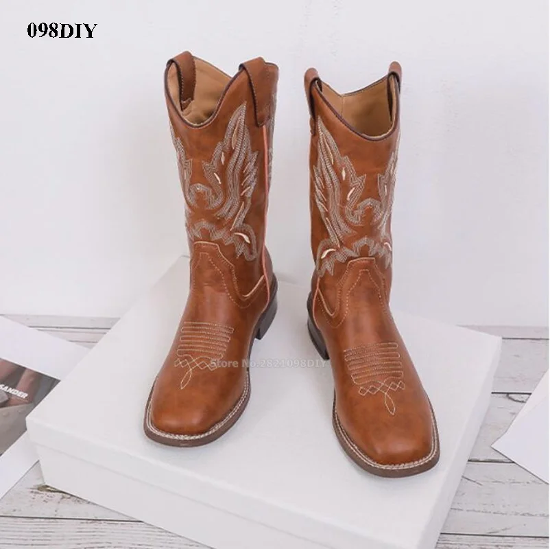 Botas ocidentais estilo retrô para mulheres, couro real, botas curtas bordadas, botas de caubói angustiadas