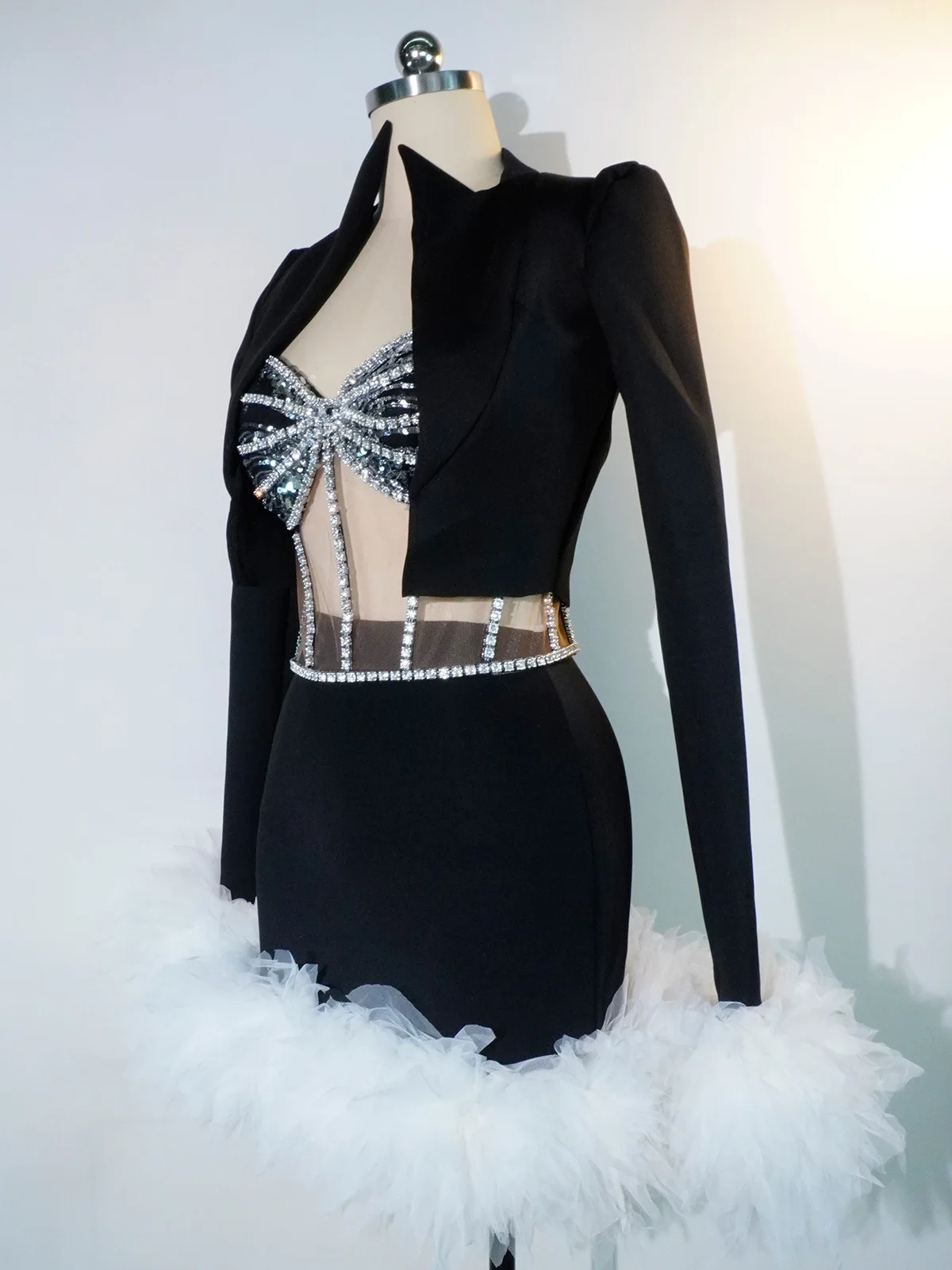 สีดําเสื้อคอปก Rhinestone Bustier ชุดกระโปรง Feather Hem Party ลาก Queen gogo เต้นรําเครื่องแต่งกายชุดเวที dj