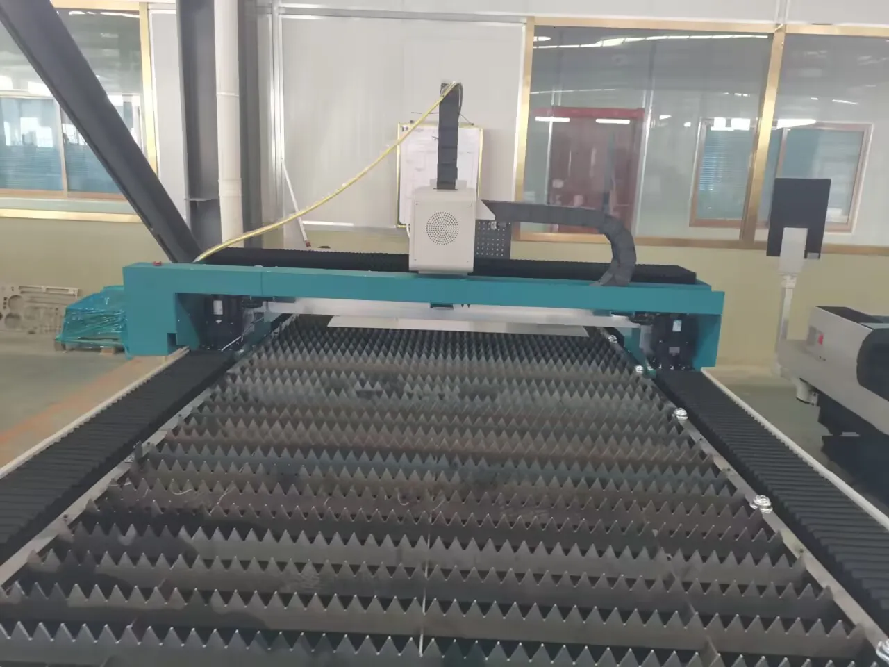 LX3015 Low Cost Fiber Laser Metal Cutting Machine 1500w 3000w 4000 Watt Laser Cutter For Sale