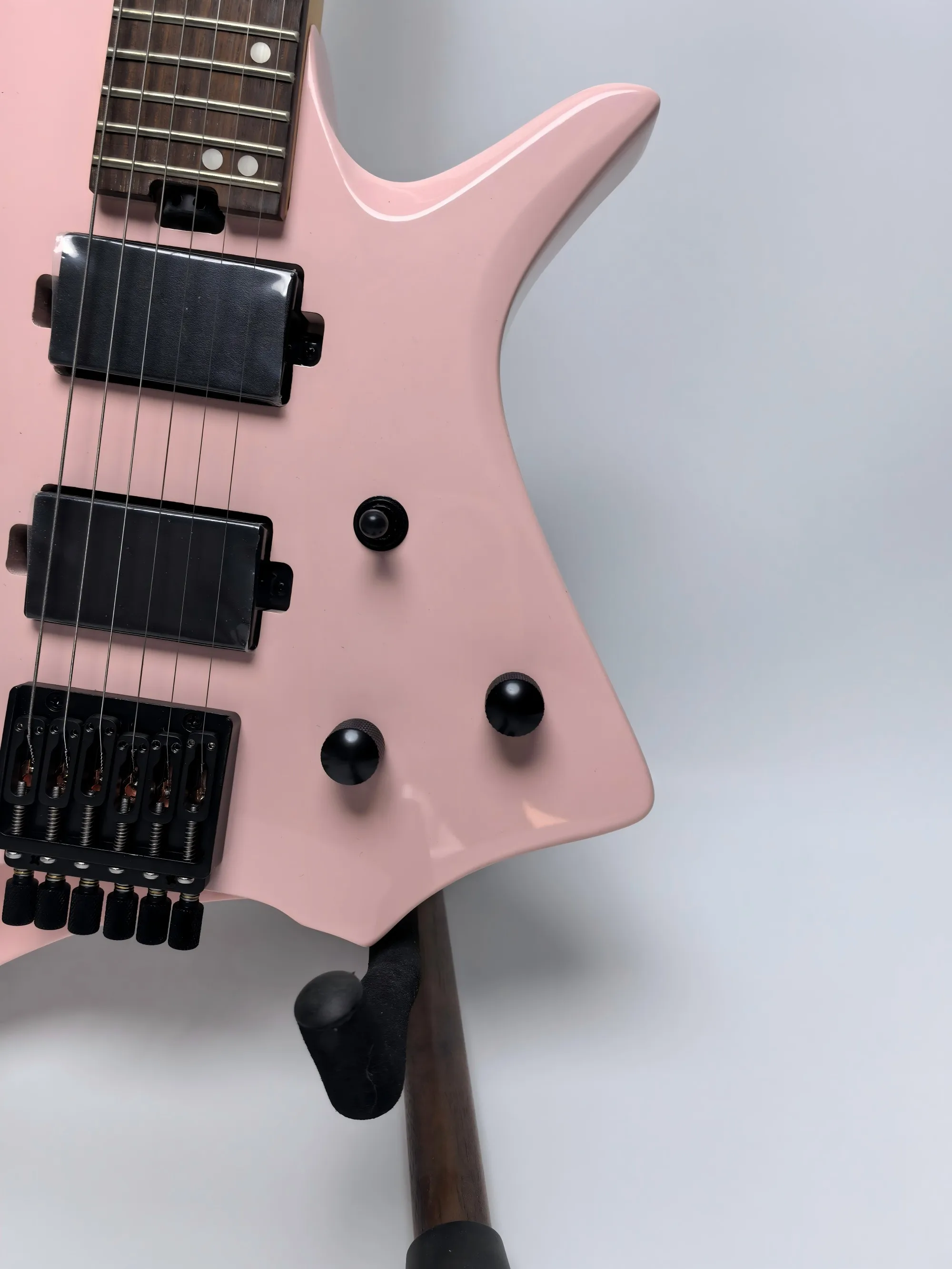 

In stock. Can be shipped when placed. High quality pink headless 6 string electric guitar. Factory direct. 24 frets.