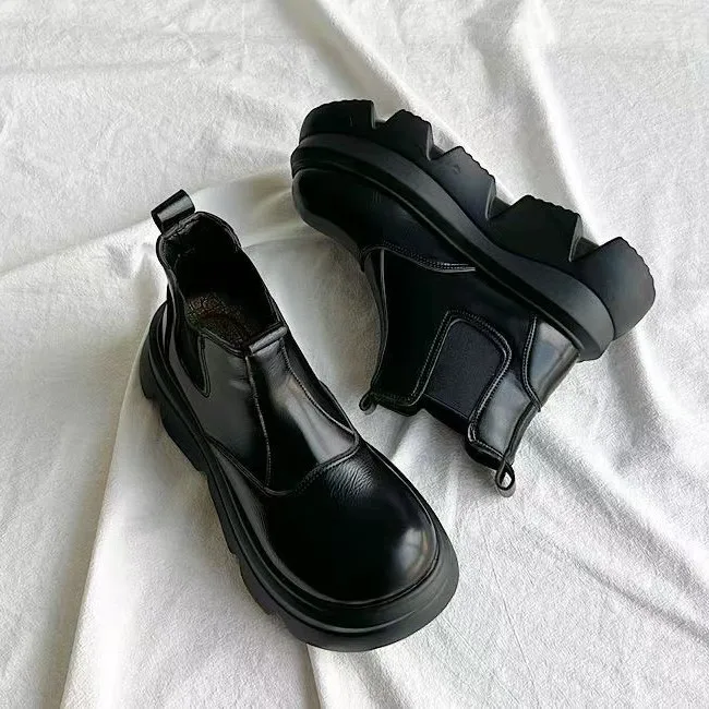 

Черные трендовые женские мотоциклетные ботильоны на плоской подошве, зимние зимние ботинки на платформе, модные женские кроссовки, новая повседневная спортивная прогулочная обувь