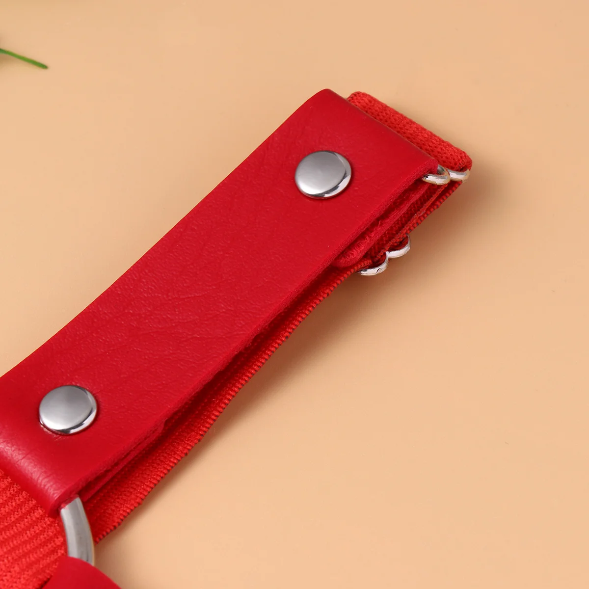 

2Pcs Red Heart Shape Garters Adjustable PU Alloy Punk Leg Rings Perfect for Cosplay Binding Games Leg Harness