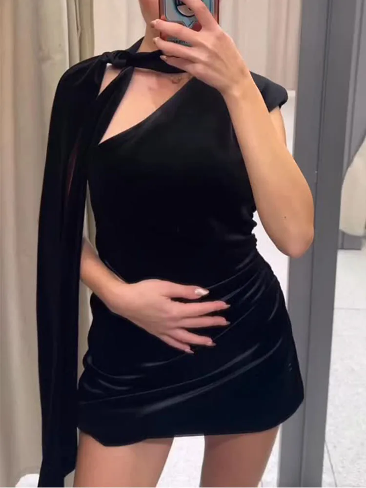 

HH Women 2026 Winter New Fashion Scarf Decorated Velvet Black Sexy Short Sleeveless Dress Female Elegant Slim Streetwear Dress