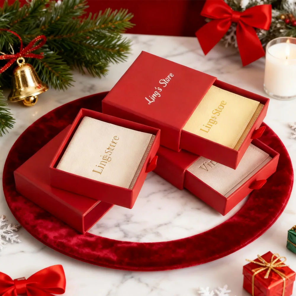 

Custom Logo Christmas Red7x7x1.7cm Jewelry Paper Box and Personalized 6x6cm Microfiber Flap Bag Ring Earring Wedding Gift Favors