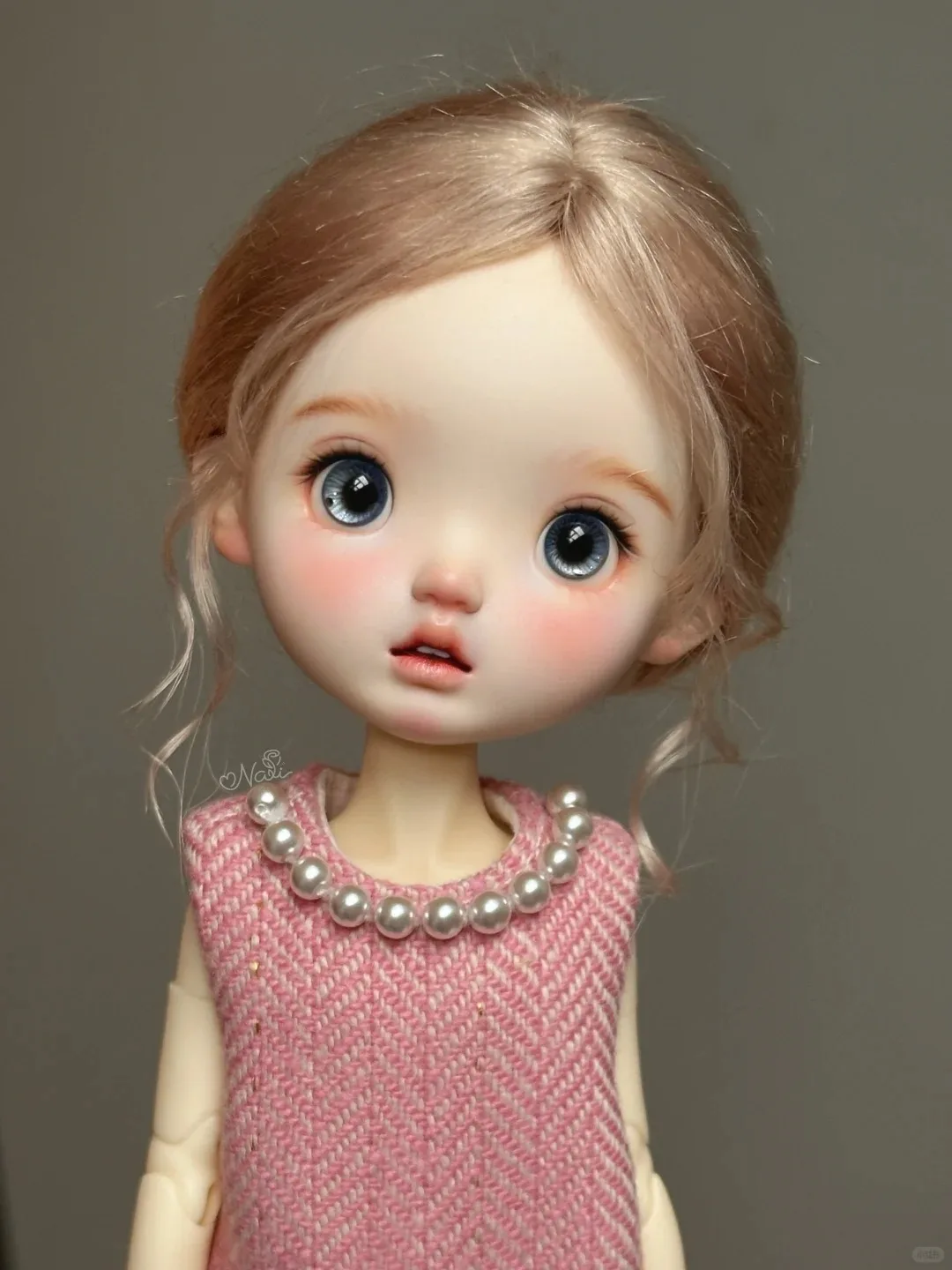 

Кукла BJD 1/6 Nimo: очаровательная девочка, мультяшная, из высококачественной смолы, подарок на день рождения, шарнирная кукла в наборе.