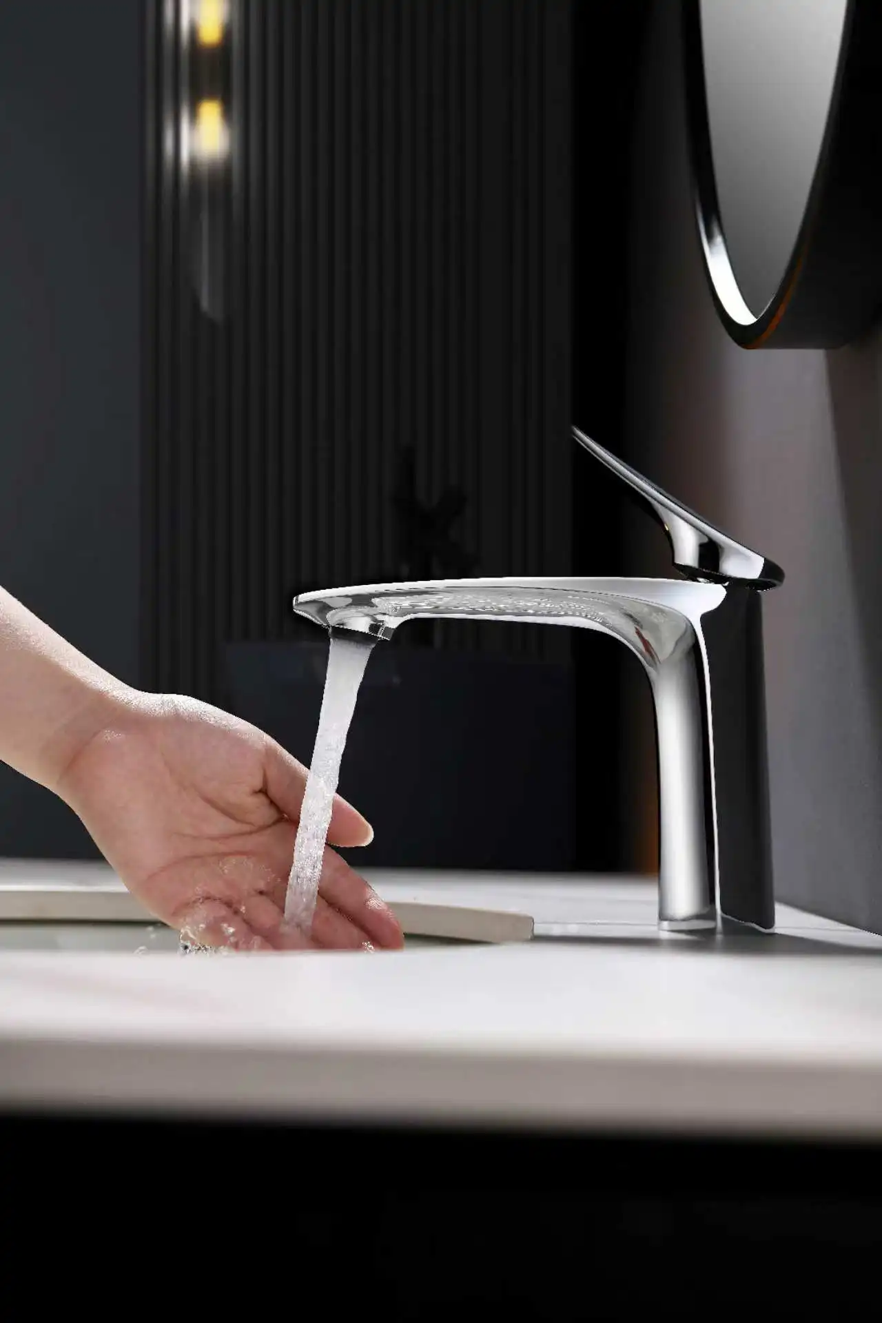 New Arrival Modern Brass Various Color Hot Cold Mixer Jet Anti-splash Waterfall Ceramic Valve Bathroom Hotel Villa Basin Faucet