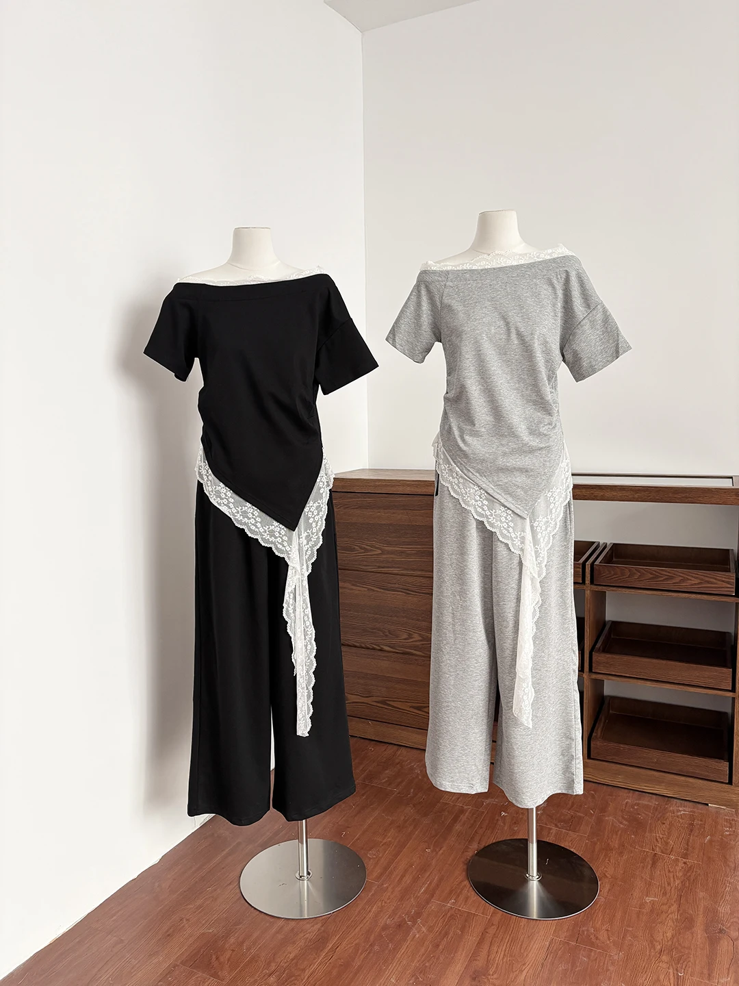 

Elegant Lace Splice Short Sleeve T-Shirt Top High Waist Skirt Set Women Summer Slimming Outfit Fashionable Two-Piece Set