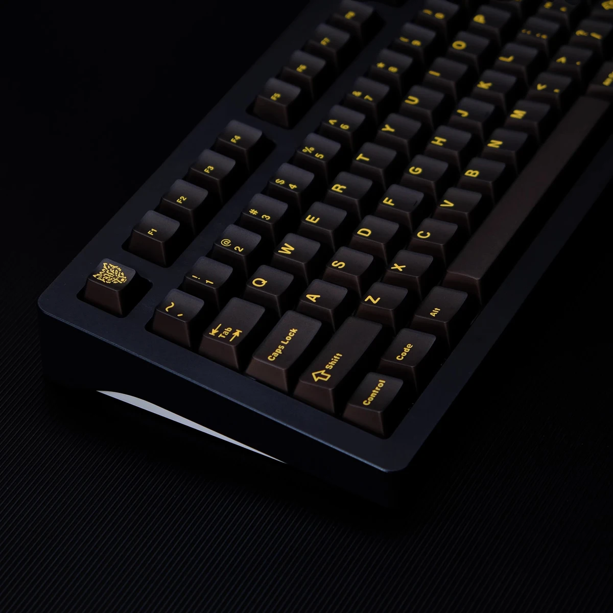 Magnetic Switches Keyboard Keycaps Black Gold 114 Keys ABS Double Shot Keycaps Cherry Profile For Wooting Made 68