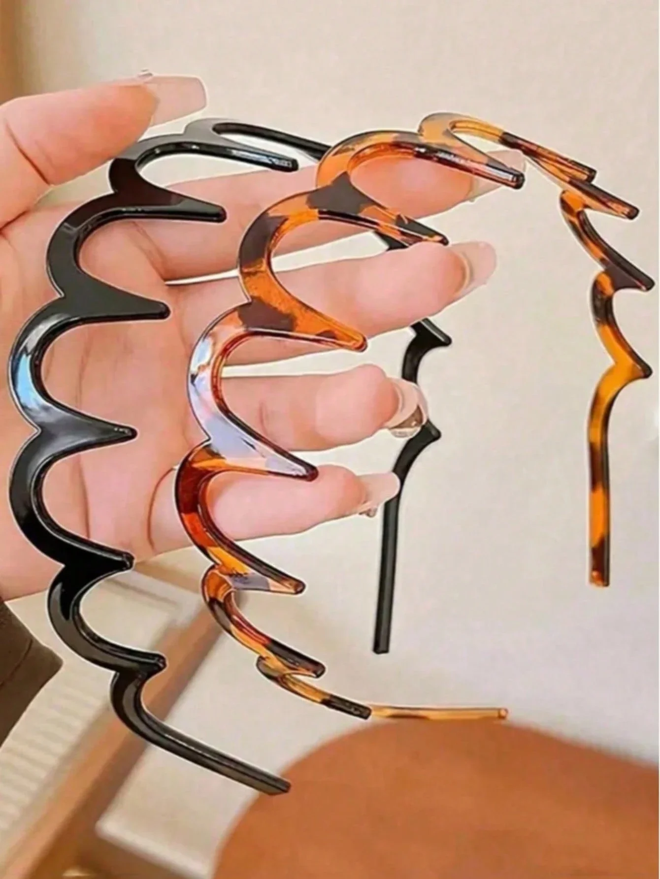 

4pcs Wavy Serrated Headbands Non-Slip Hair Accessories For Women Unisex