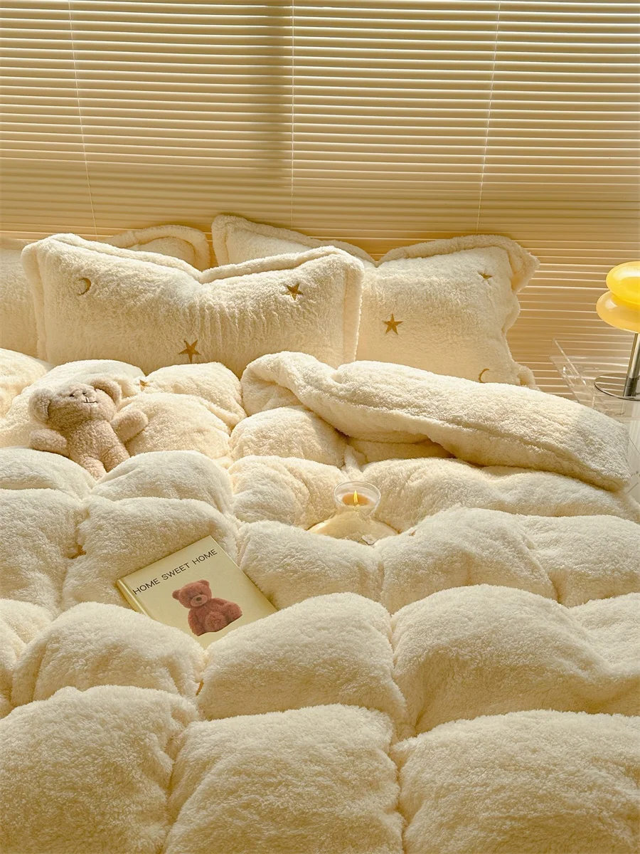 Thickened Teddy Velvet Four-Piece Set Coral Fleece Bedding Cover Winter Warm Ins Milk Tea Color Star Moon Design Bedding Duve...