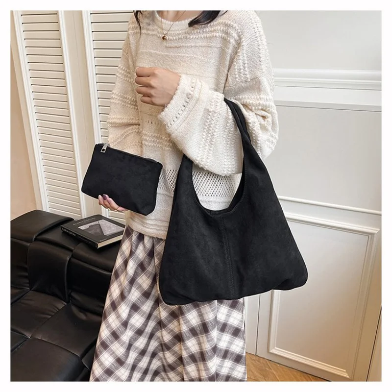 

Women's Handbag Made Of Marigold-Patterned Leather Boasting High-End Paris Commuter Lasting Chic Style​