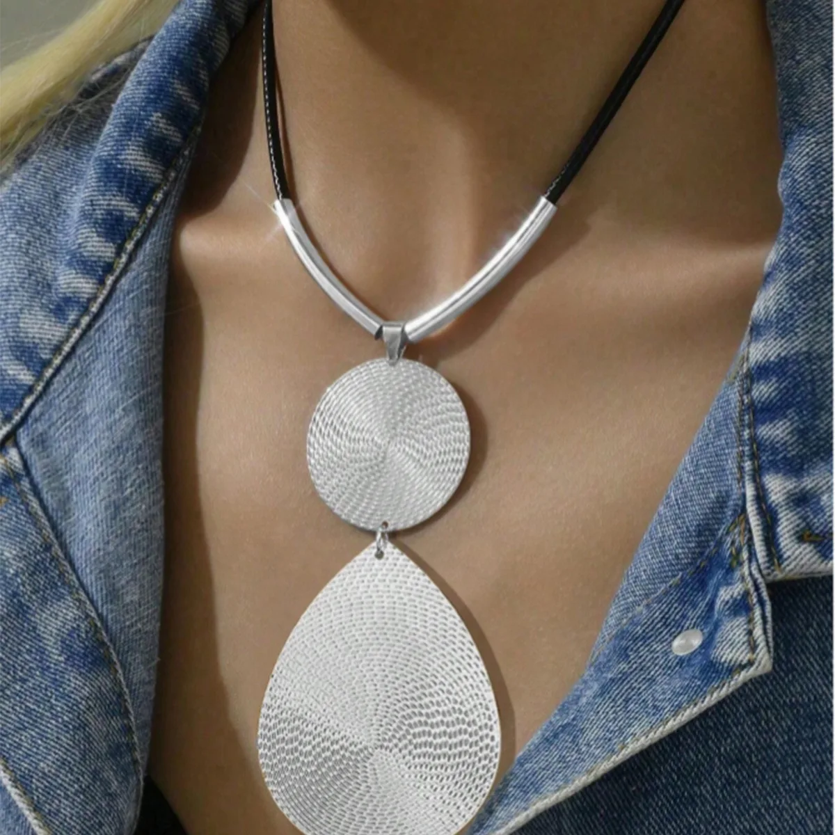 Hip-hop Water Droplet Shaped Metal Necklace for Women Circular Tubes Minimalist Exaggerated Black PU Rope Pendant Necklace