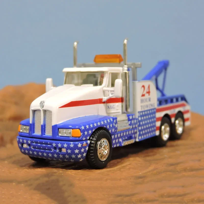 Alloy HO Ratio 1/87 Kenworth Fire Truck Rescue Vehicle Tank Car Model Train Sand Table Decoration Static Scene Gift with Doll