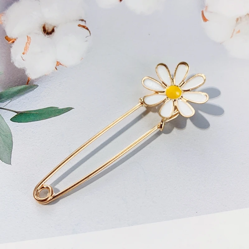 Trend 6.8CM Big White Daisy Clothing Brooches for Women Lapel Safety Sweater Coat Dress Pins Badge Buckle Accessories Girl Gift