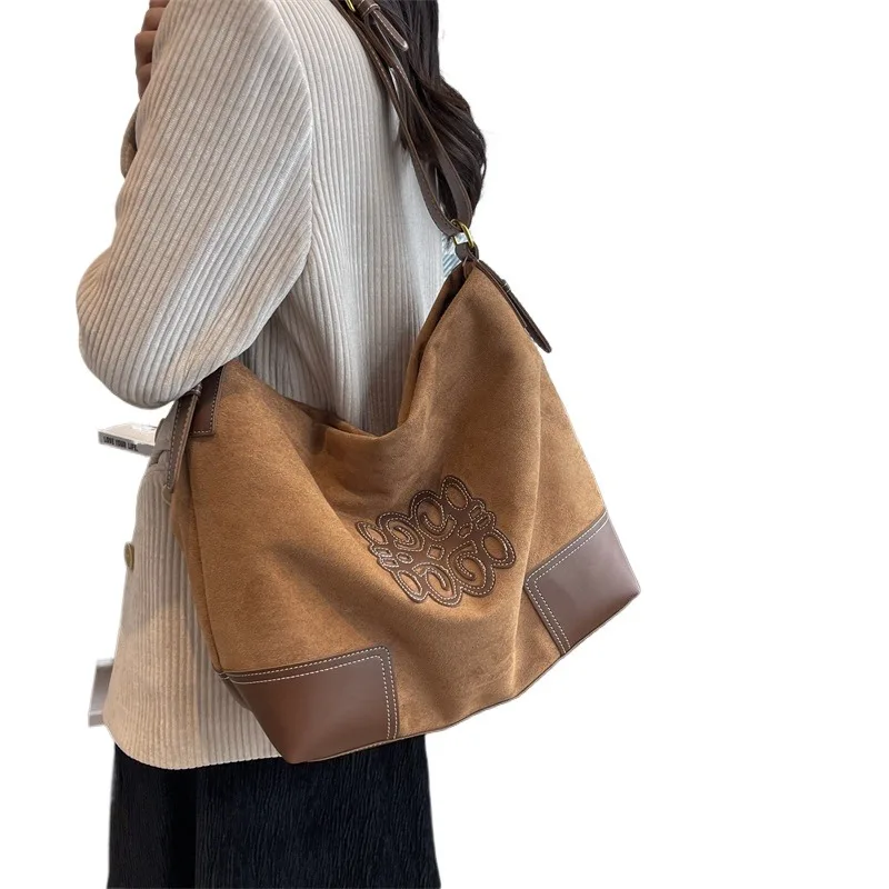 

Large-capacity leisure bag female 2025 new fashion suede shoulder shopping bag senior sense of commuting tote bags