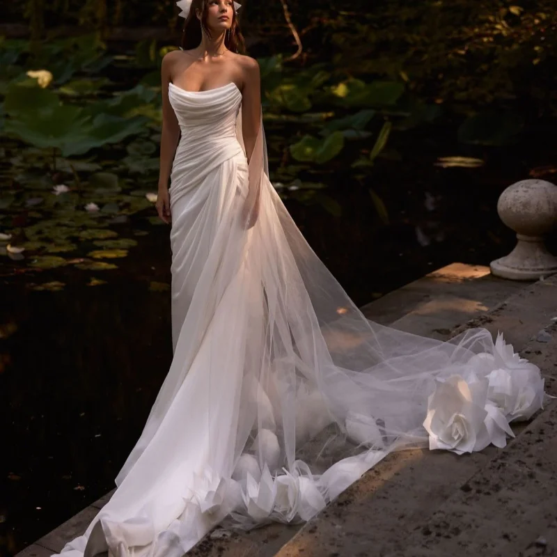 

Simple ivory white V-neck Spaghetti featureWedding Dresses Lace layering of A-line 3D flower Bridal Gowns Made Customized