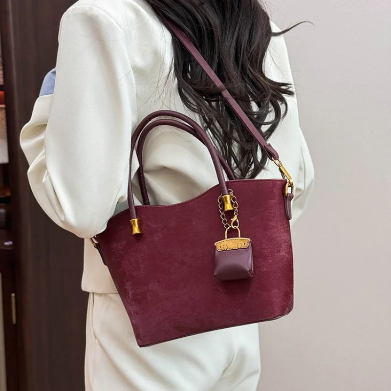 

Elegant Leather Women's Crossbody Bag High-End Luxury Brand Fashionable Classic Paris Exceptional Craft Commuter Bag​