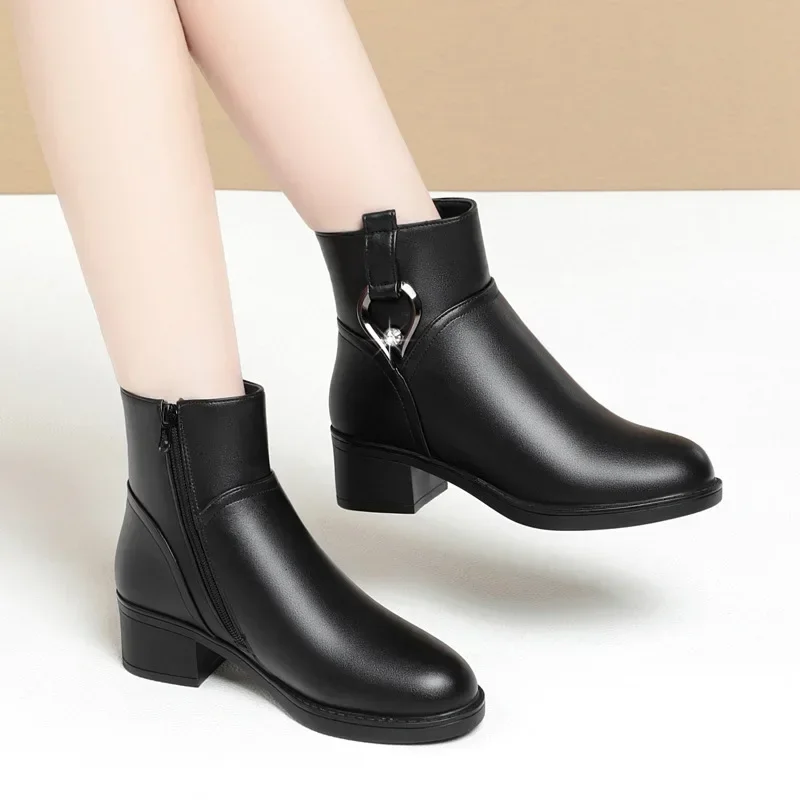 5cm elegante moda med sapatos de salto quadrado botas de couro macio inverno 2025 todos os jogos preto quente botas de tornozelo de pele curta para escritório