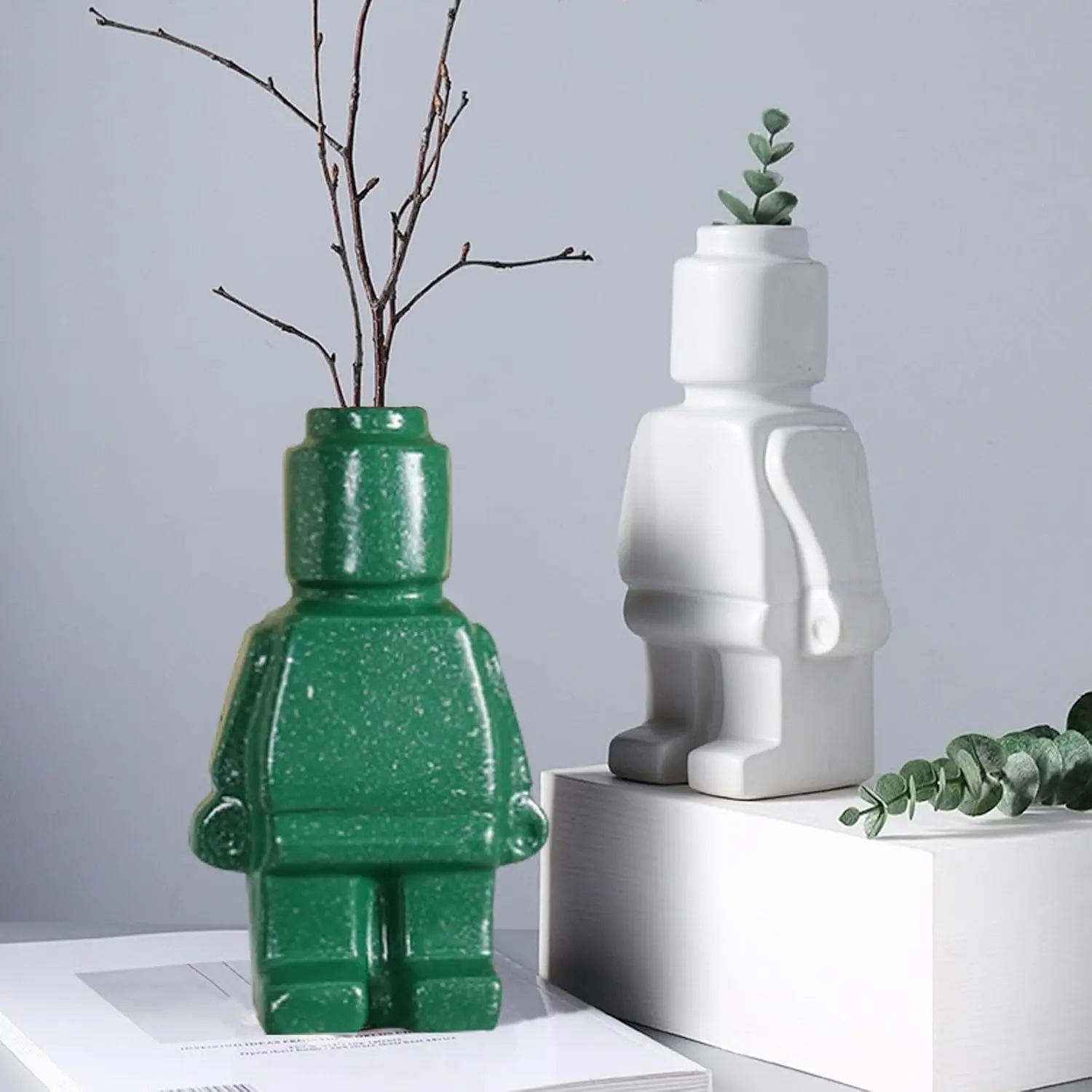 

Hot Selling Robot Vase Resin Creative Home Decor for Living Room Dry Flower Arrangement