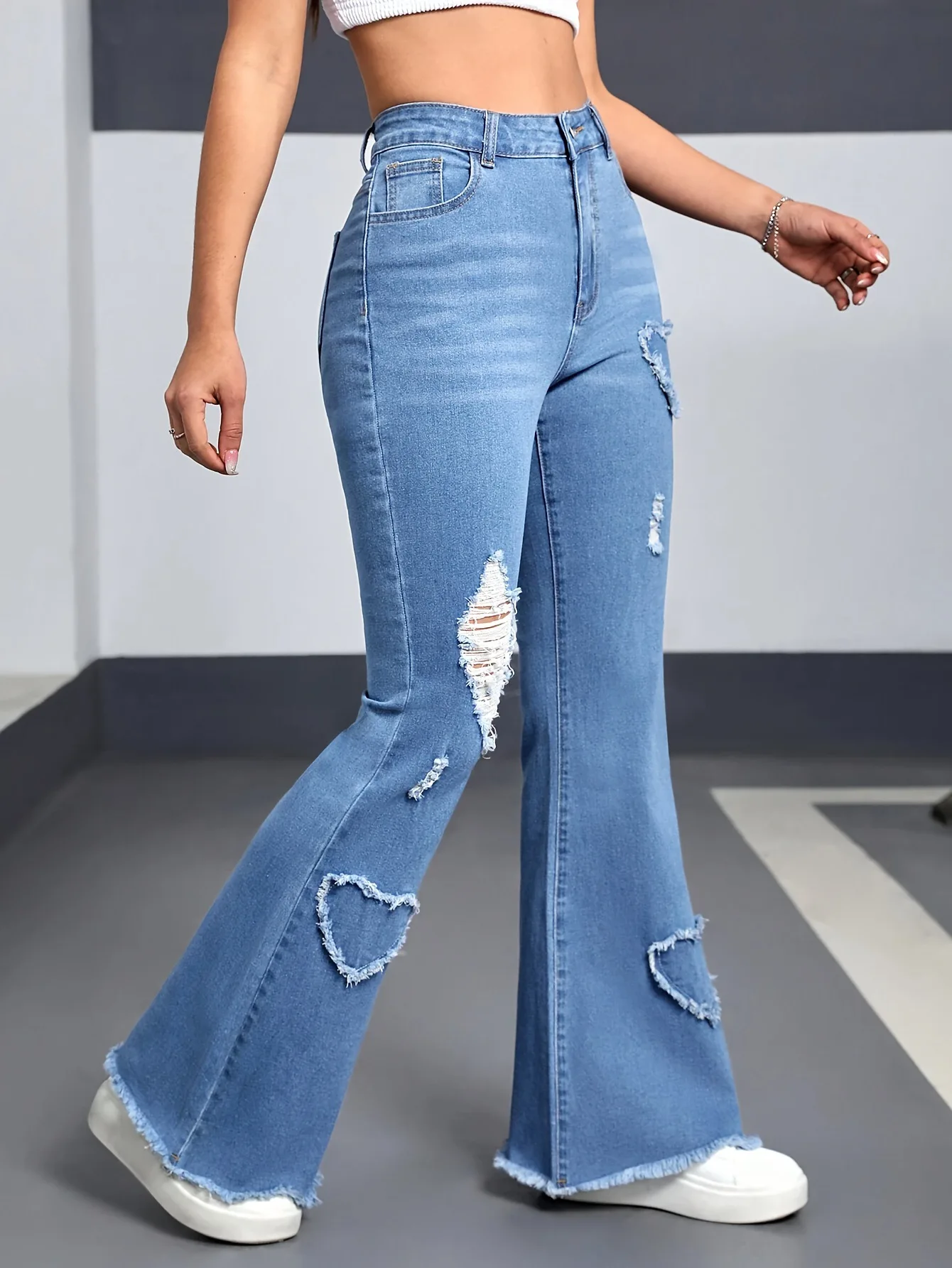 Retro Denim Flare Pants Women's Slim Fit Ripped Heart Shape Distressed Y2k Streetwear High Waist Stretch Washed Full Length Pant