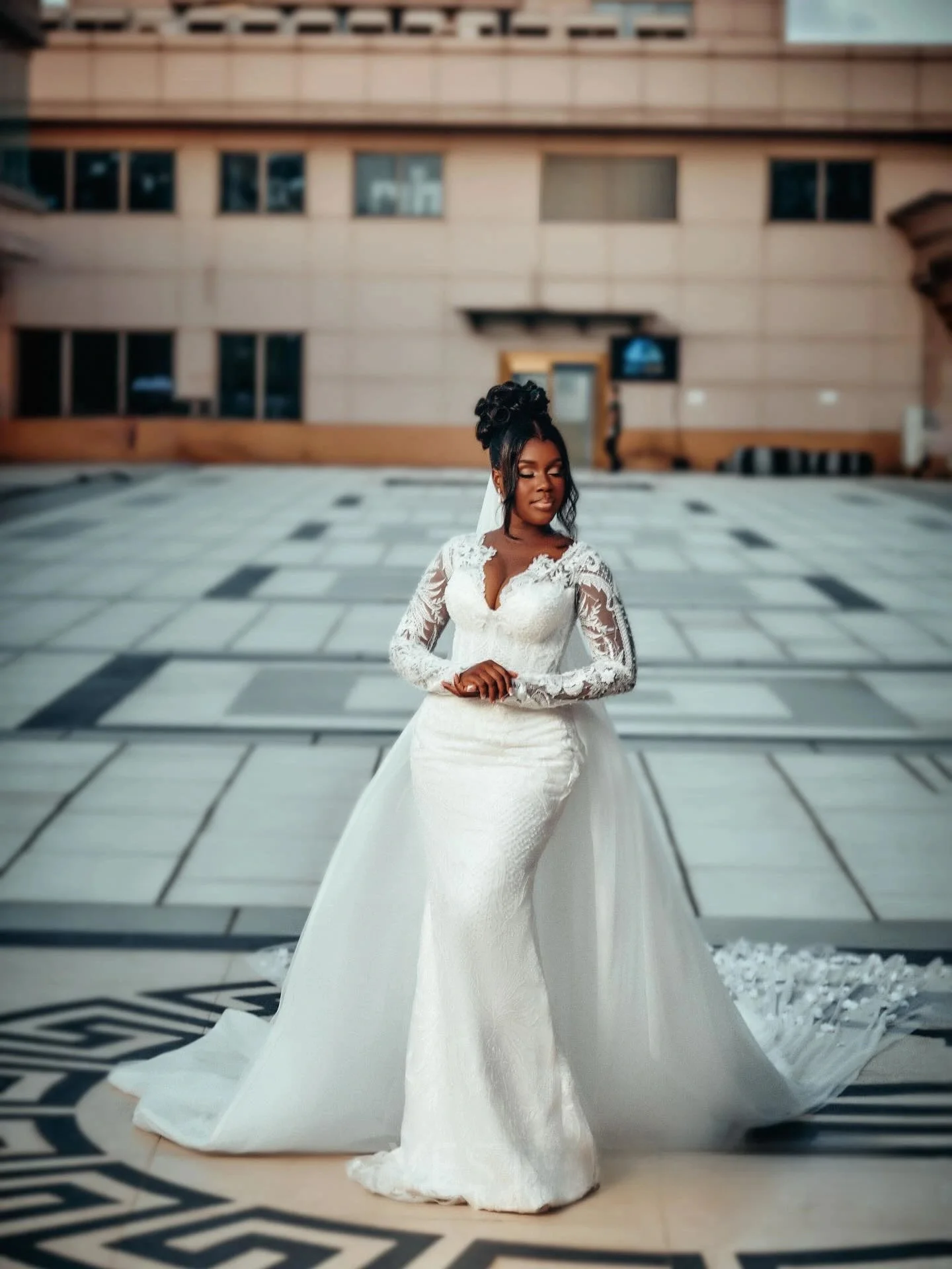 Customized  V Neck Luxury  Embroidery  Pearls Mermaid Wedding Dress Vestidos Noivas Full Sleeve Bridal Gown with Removable Skirt