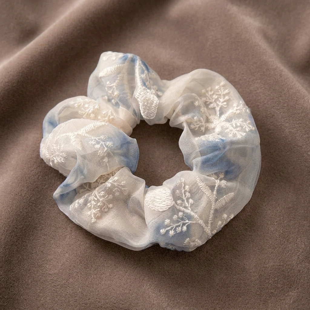 Eleganter Spitzenblumen-Scrunchie im koreanischen Stil, großer Haargummi für Damen und Mädchen, trendiges Haar-Accessoire für den Alltag. – Detail 5