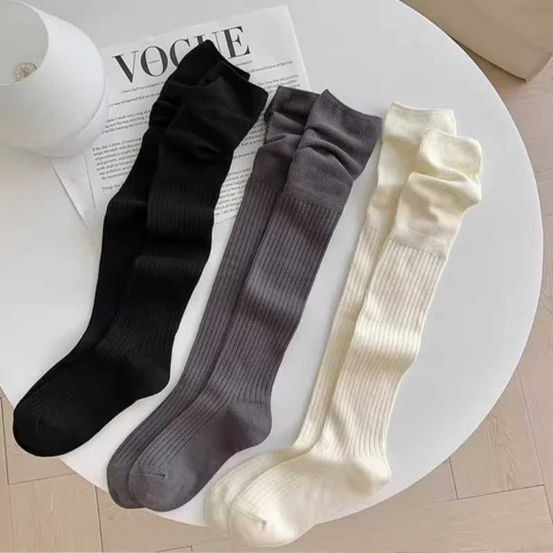النساء الجوارب الطويلة الصوف الناعم بلون الفخذ العليا جوارب مجعد أسود أبيض رمادي الجوارب الخريف الشتاء الدافئة فوق جوارب طويلة